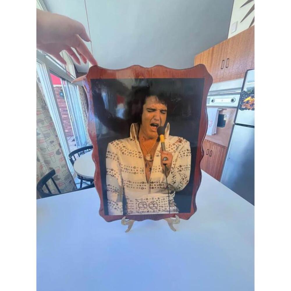 Vintage Elvis Resin Wood Decor 21”x 15”